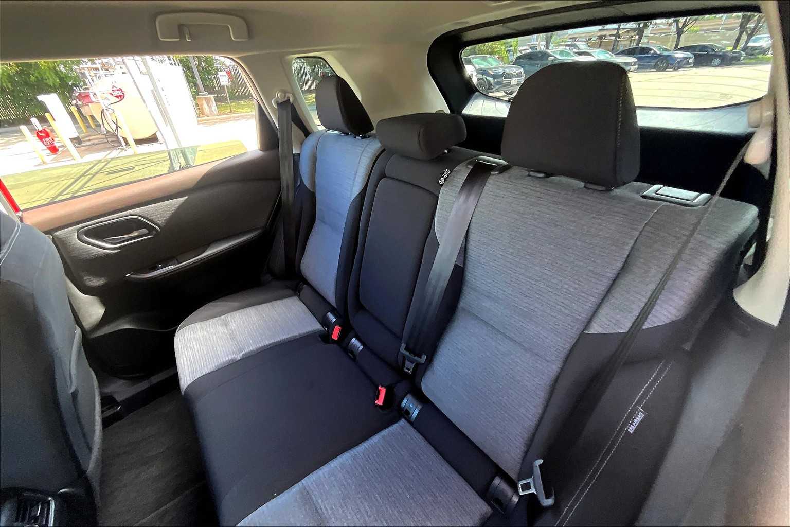 2023 Nissan Rogue SV photo 17