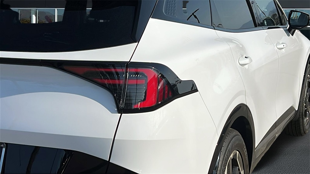 2026 Kia Sportage SX photo 8