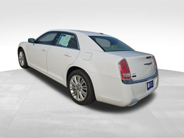 2013 Chrysler 300 Base photo 2