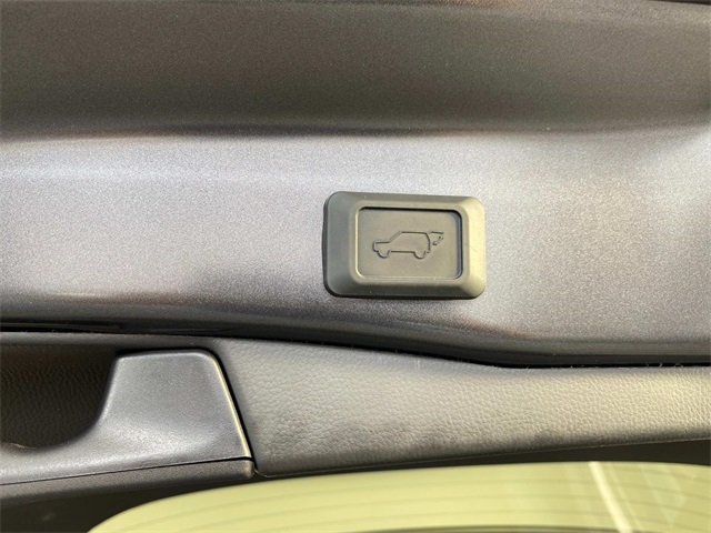 2024 Toyota RAV4 XLE Premium photo 6
