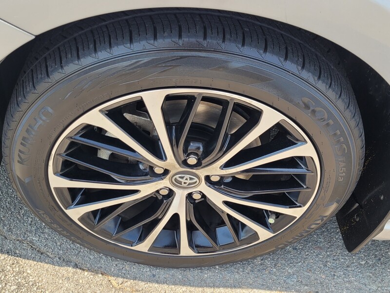 2020 Toyota Camry SE photo 13