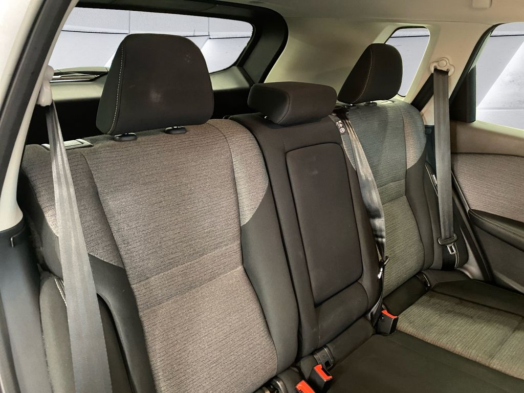 2022 Nissan Rogue SV photo 16