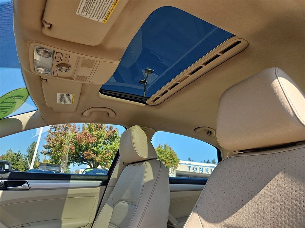 2019 Volkswagen Passat 2.0T Wolfsburg Edition photo 20