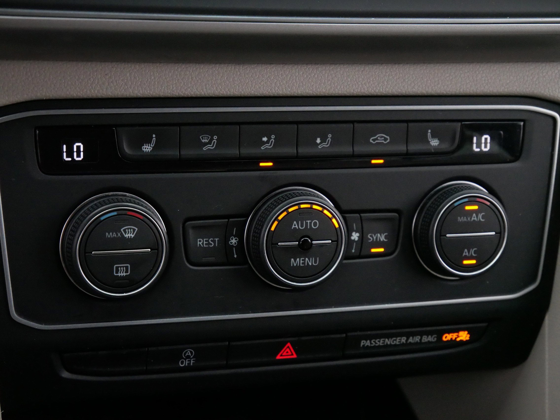 2019 Volkswagen Atlas V6 SE Technology R-Line photo 19
