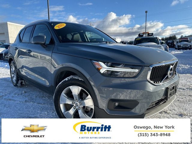 2021 Volvo XC40 Momentum's photo