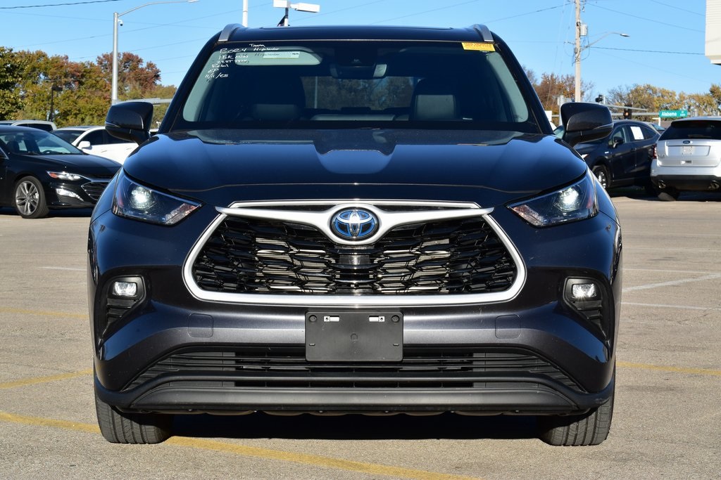 Used 2024 Toyota Highlander XLE with VIN 5TDKBRCH1RS642410 for sale in Kansas City