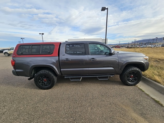 2020 Toyota Tacoma SR5 photo 2