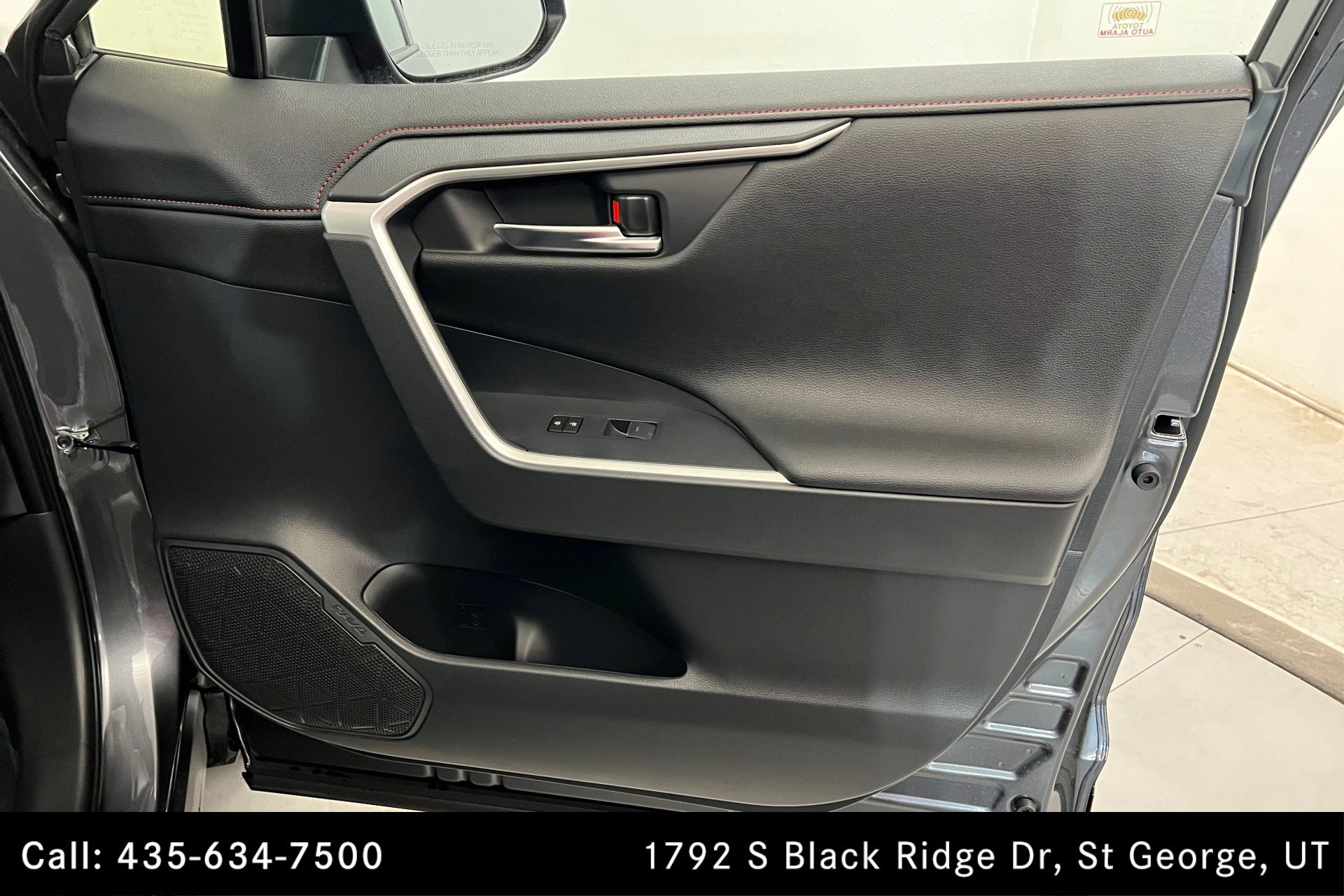2025 Toyota RAV4 Hybrid XSE photo 22