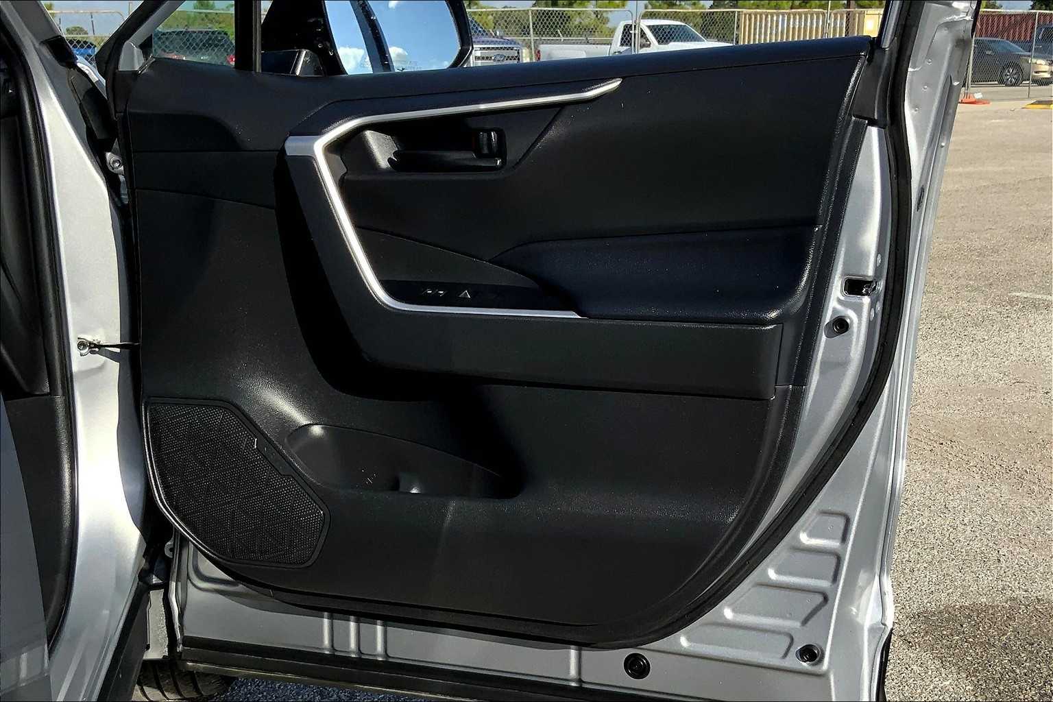 2024 Toyota RAV4 LE photo 18