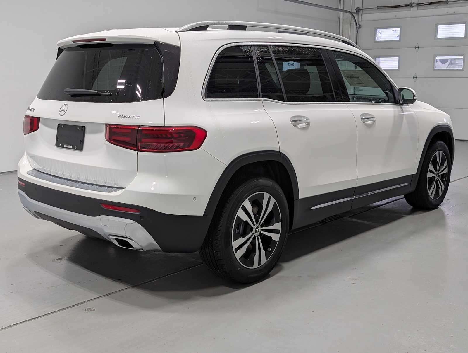 2026 Mercedes Benz GLB 250 4MATIC photo 4