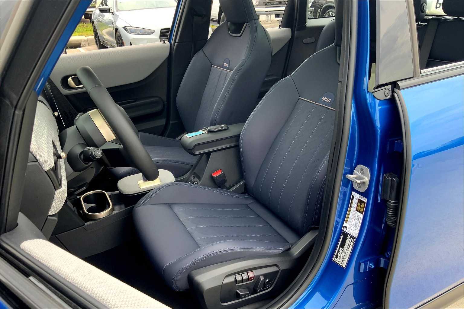 2025 Mini Cooper 4 Door Hardtop photo 7