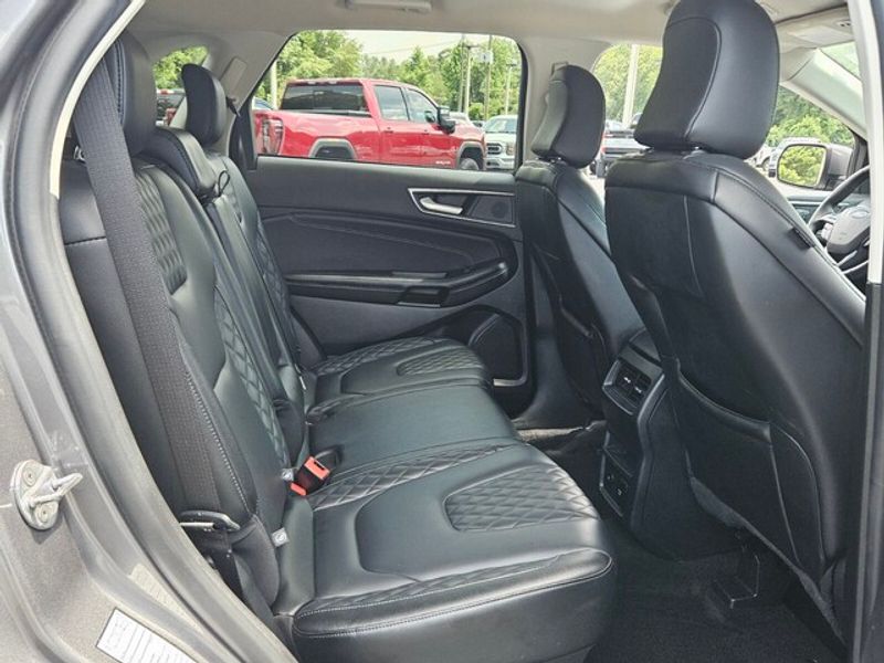 2024 Ford Edge Titanium photo 17