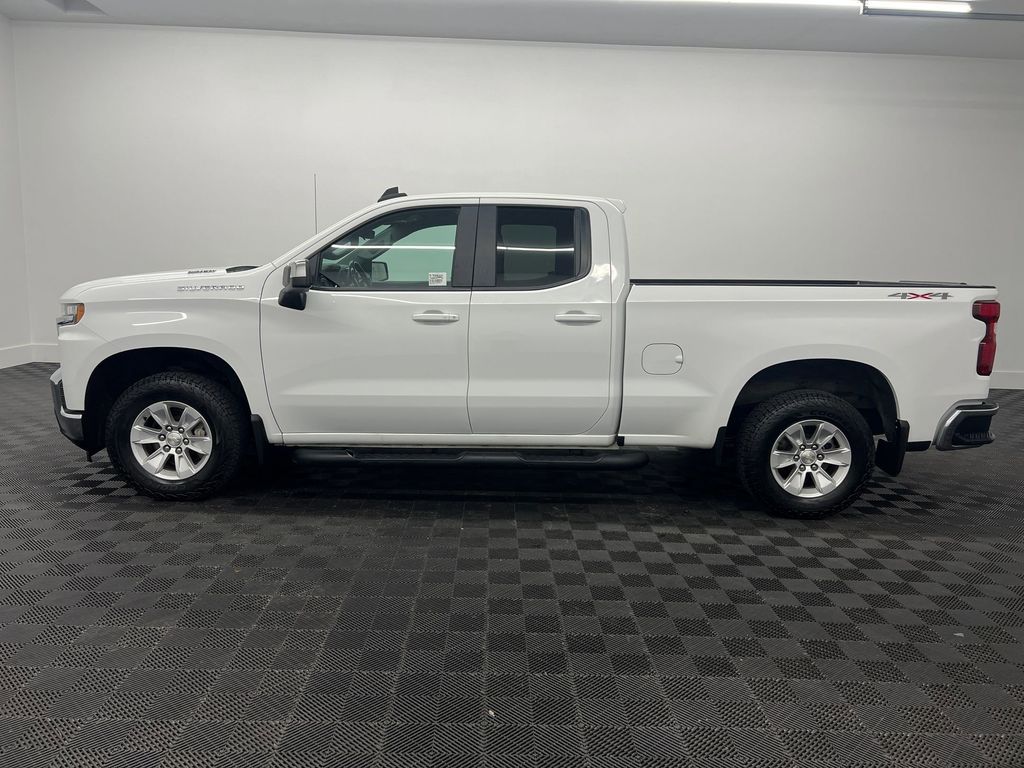 2020 Chevrolet Silverado 1500 LT photo 2