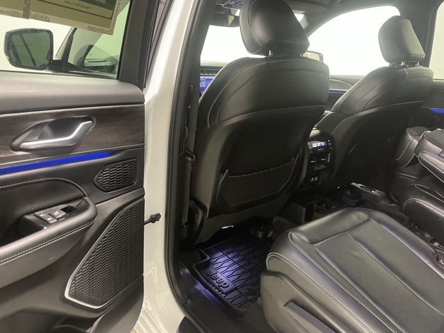 2023 Jeep Grand Cherokee Overland photo 19