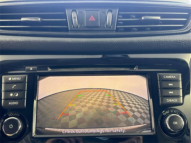 2019 Nissan Rogue SV photo 17