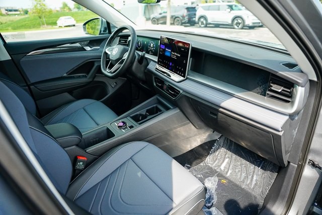 2025 Volkswagen Tiguan SE photo 31