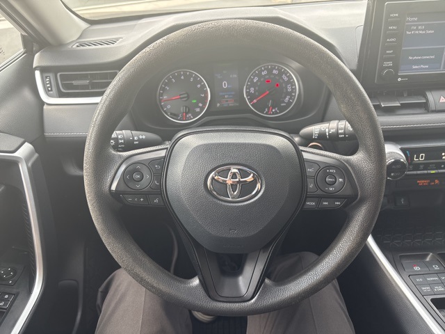 2020 Toyota RAV4 XLE photo 11