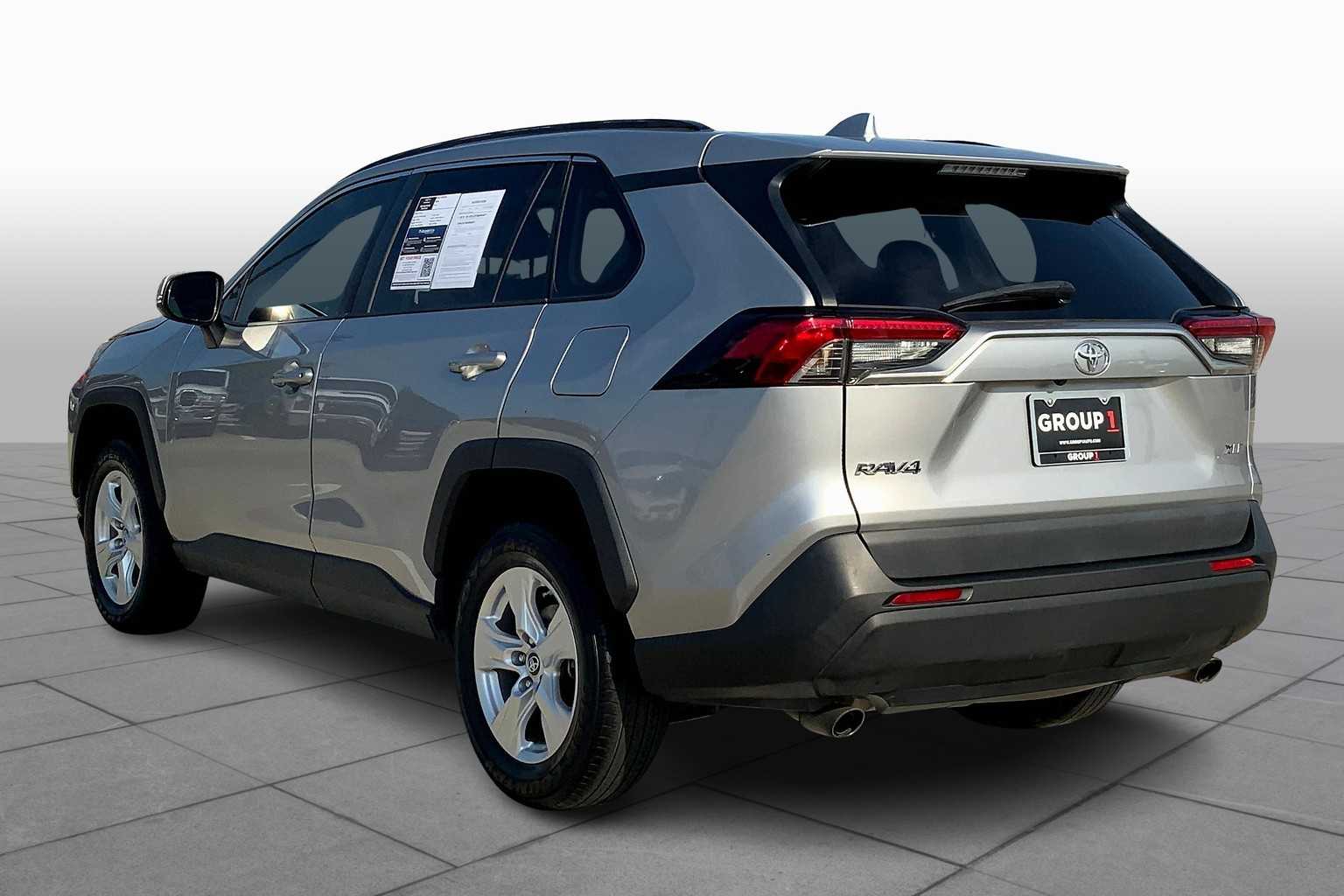 2019 Toyota RAV4 XLE photo 10
