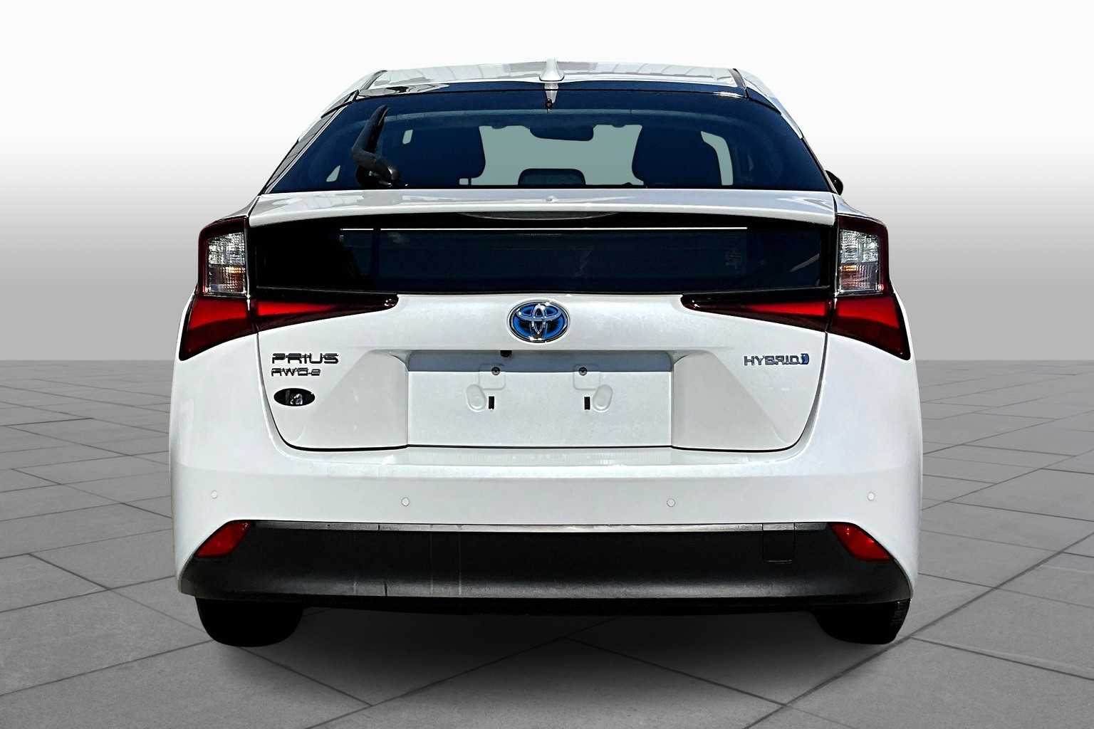 2021 Toyota Prius LE photo 4