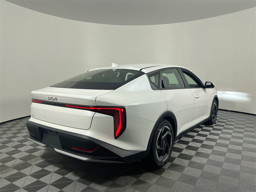 2025 Kia K4 EX photo 3