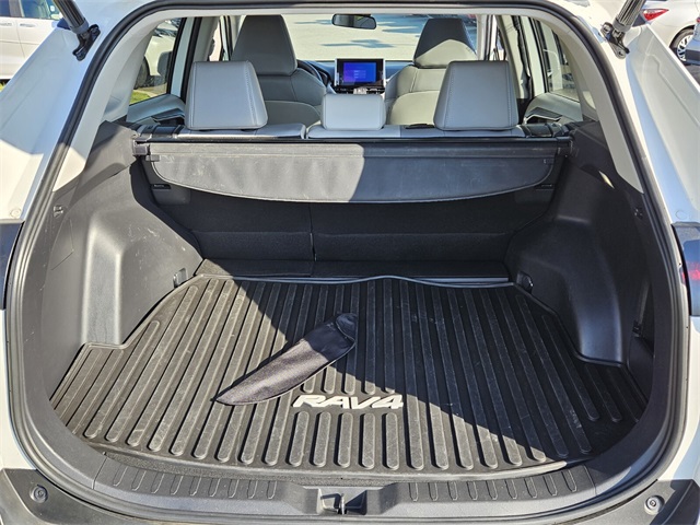 2023 Toyota RAV4 XLE Premium photo 13