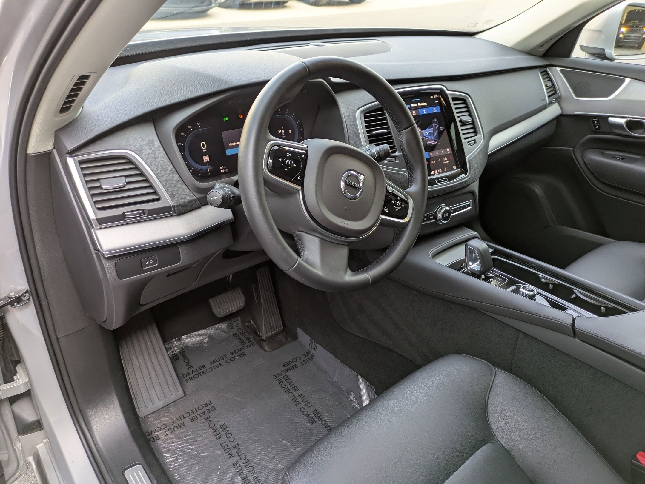 2025 Volvo XC90 Core photo 12