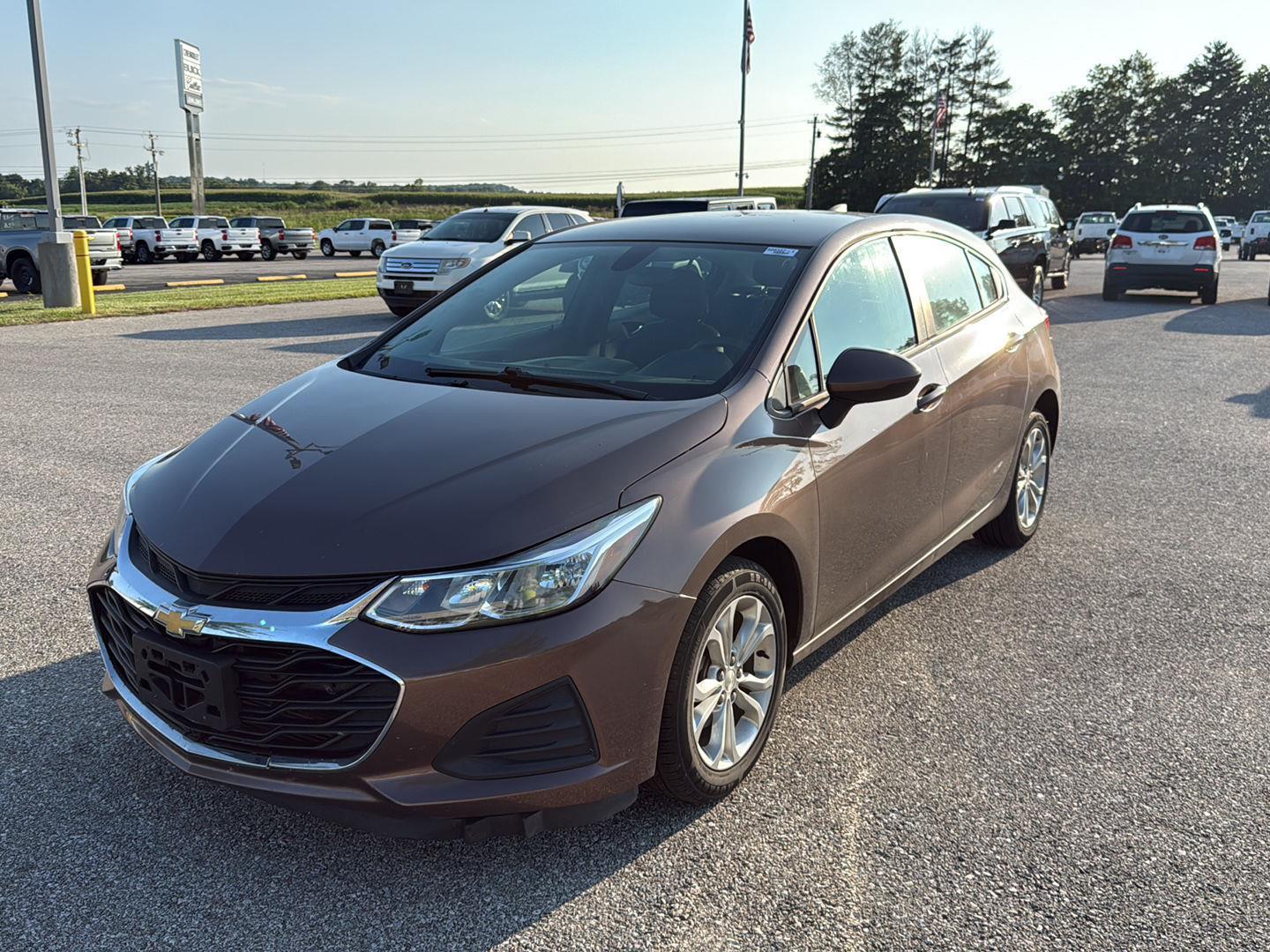 2019 Chevrolet Cruze LS photo 2