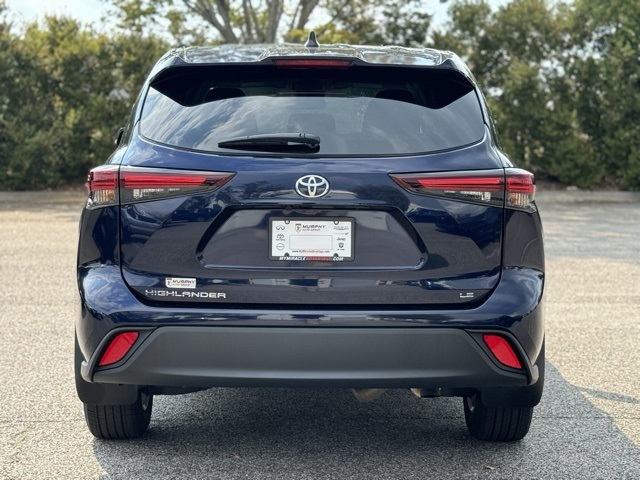 2024 Toyota Highlander LE photo 3
