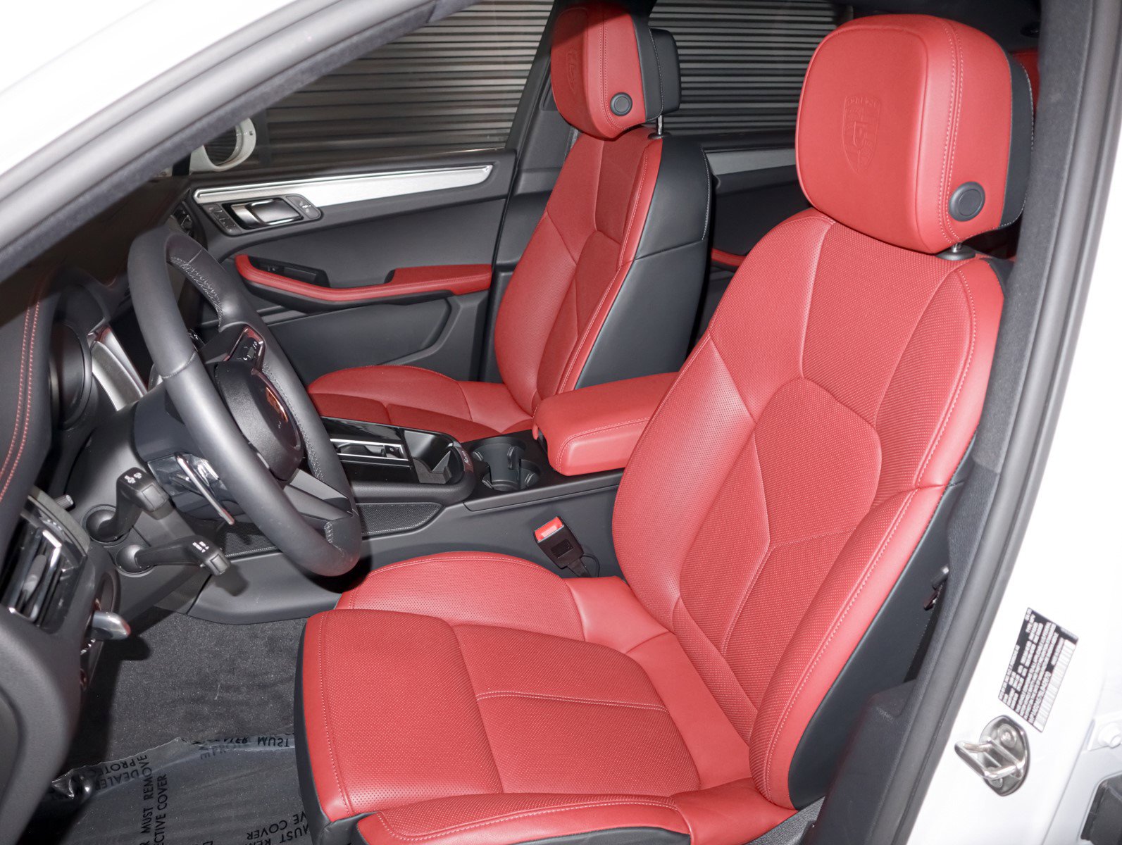 2025 Porsche Macan S photo 5