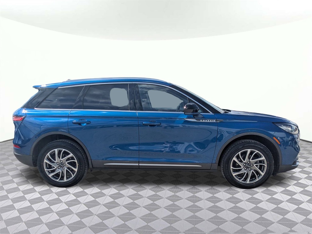 2021 Lincoln Corsair Standard photo 2