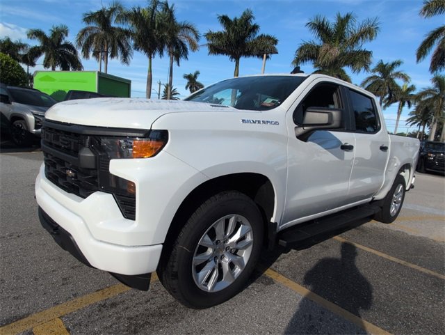 2026 Chevrolet Silverado Custom photo 4