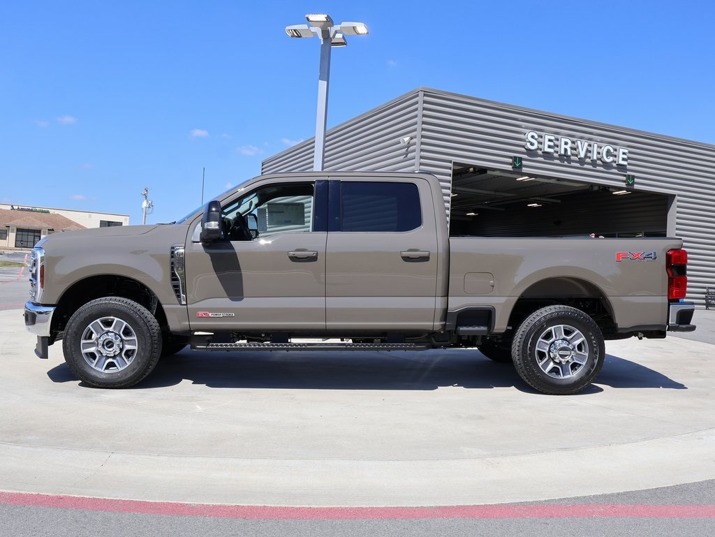 2026 Ford F-250 Lariat photo 2