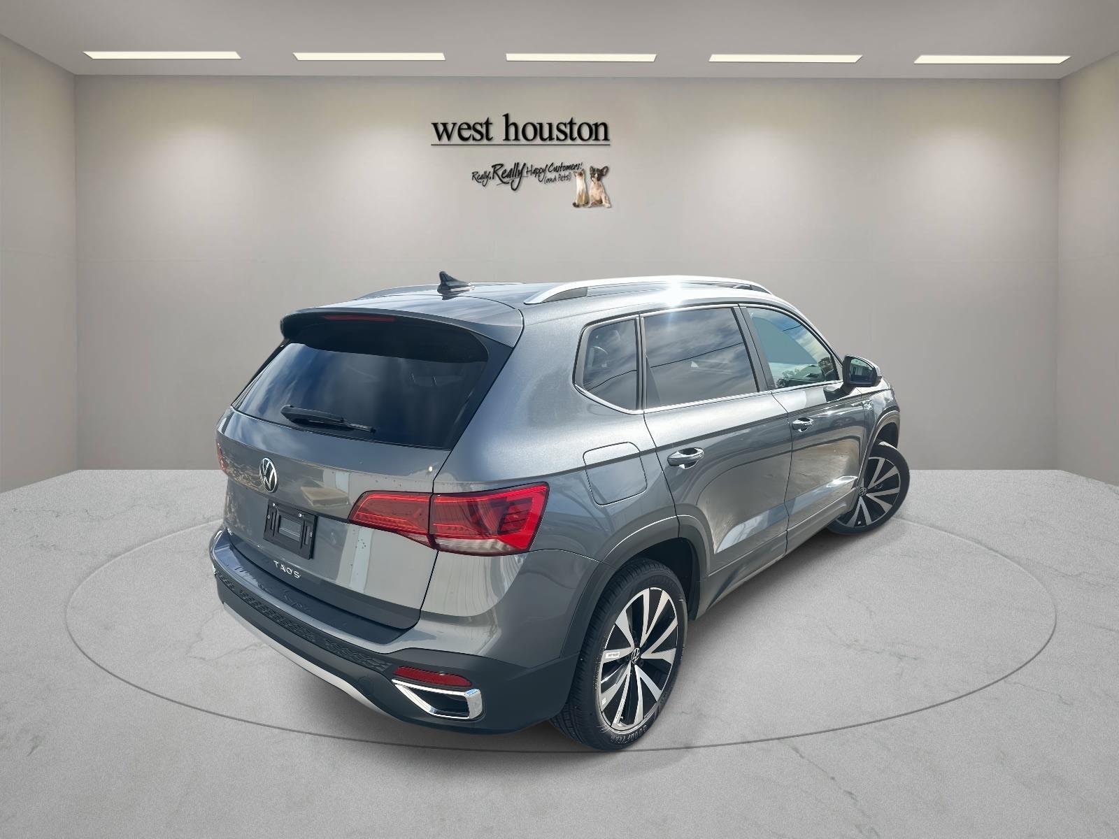 2024 Volkswagen Taos SE photo 4