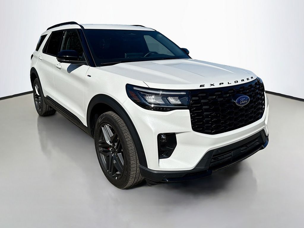 2025 Ford Explorer ST-Line photo 2