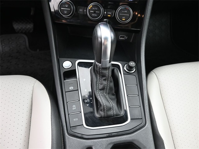 2019 Volkswagen Jetta R-Line photo 3