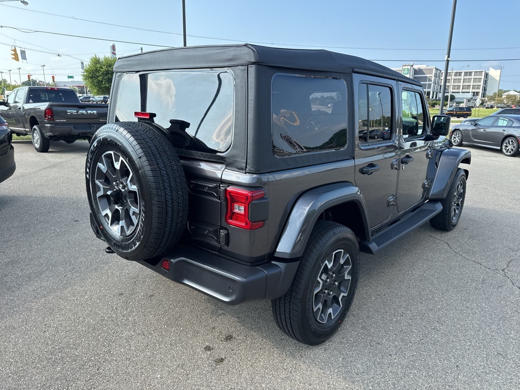 2025 Jeep Wrangler Sahara photo 7