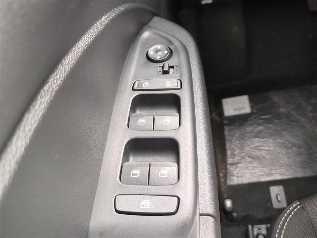 2025 Hyundai Venue SEL photo 19