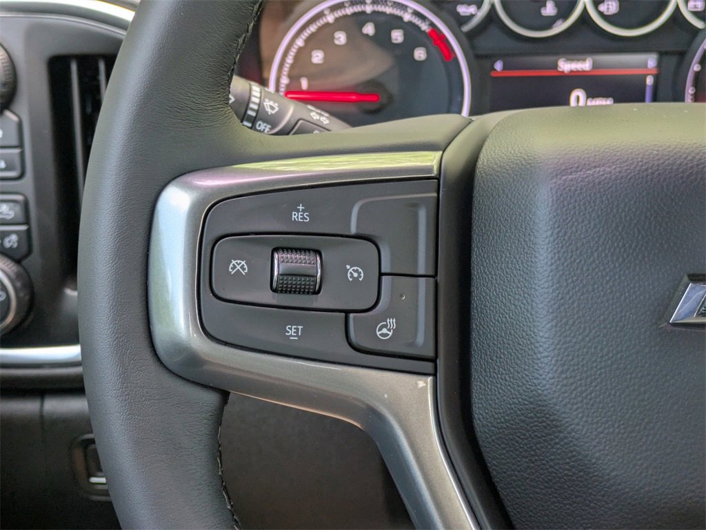 2022 Chevrolet Silverado RST photo 16