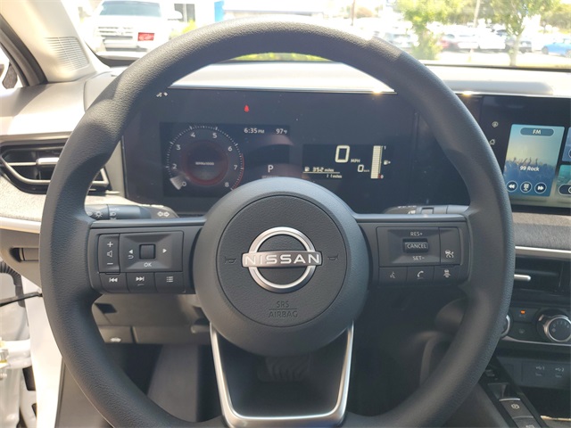 2025 Nissan Kicks SV photo 6