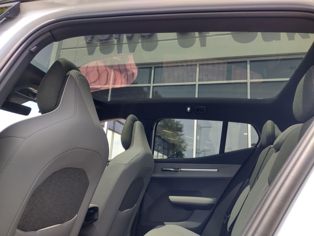 2025 VOLVO EX30 - Image 16