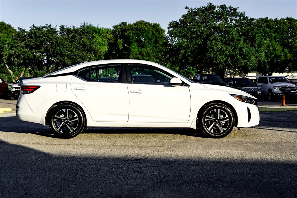 2025 Nissan Sentra SV photo 3