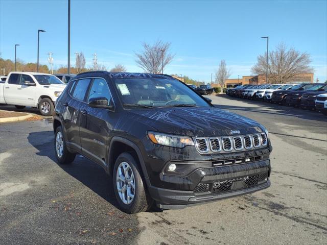 2025 Jeep Compass Latitude photo 3