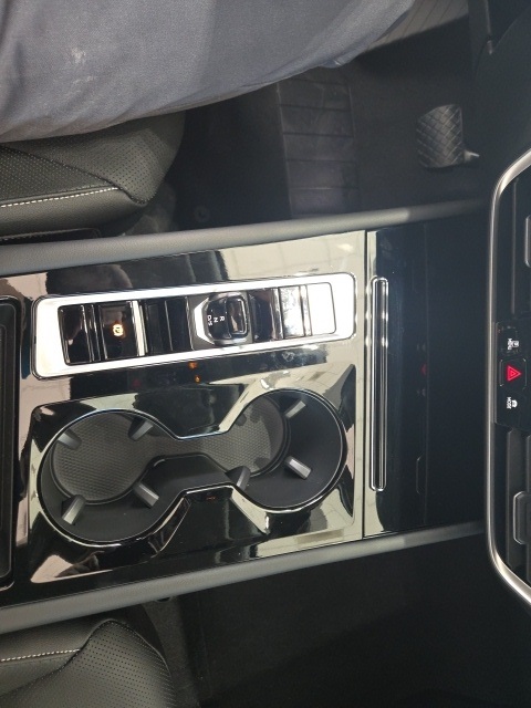 2025 Volkswagen Atlas SE Technology photo 17