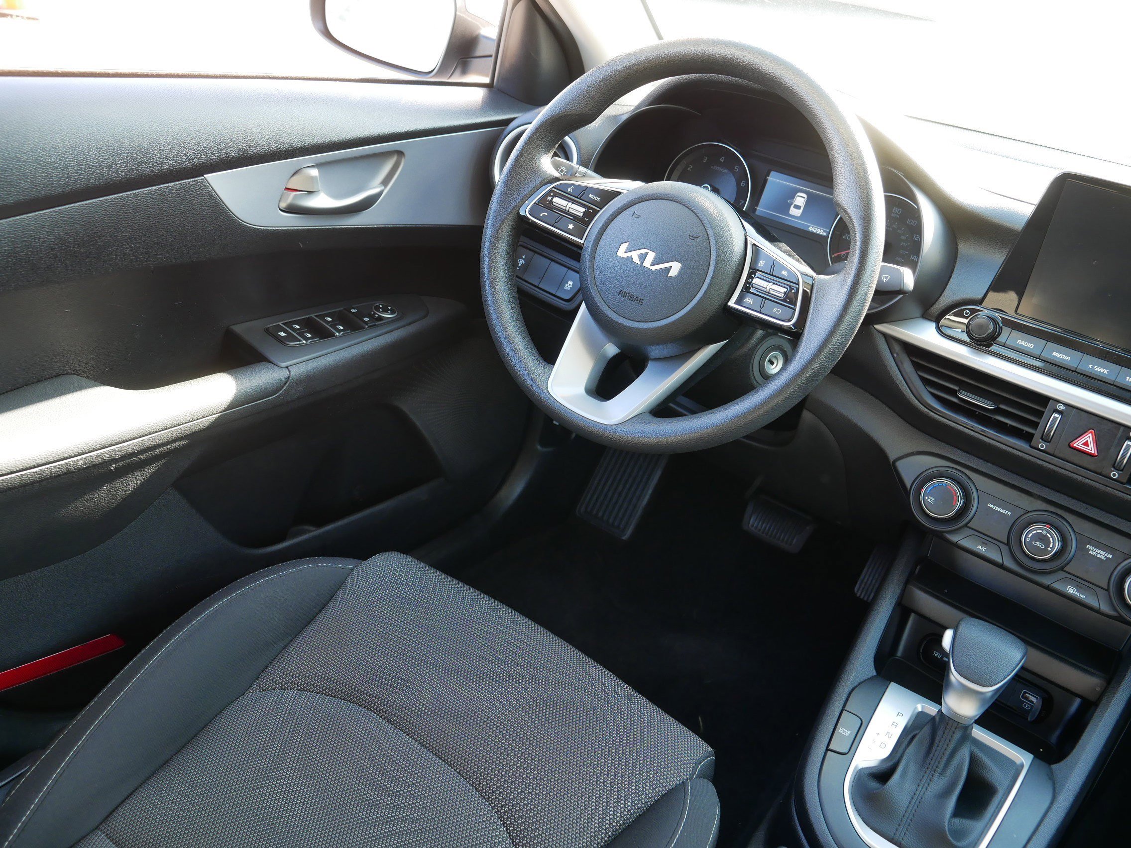2024 Kia Forte LXS photo 6