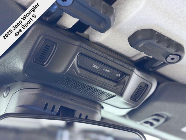 2025 Jeep Wrangler Sport S 4xe photo 32