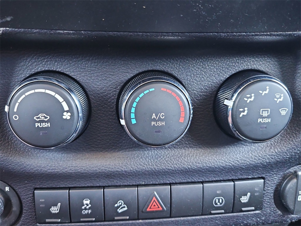 2016 Jeep Wrangler Unlimited Sahara photo 33