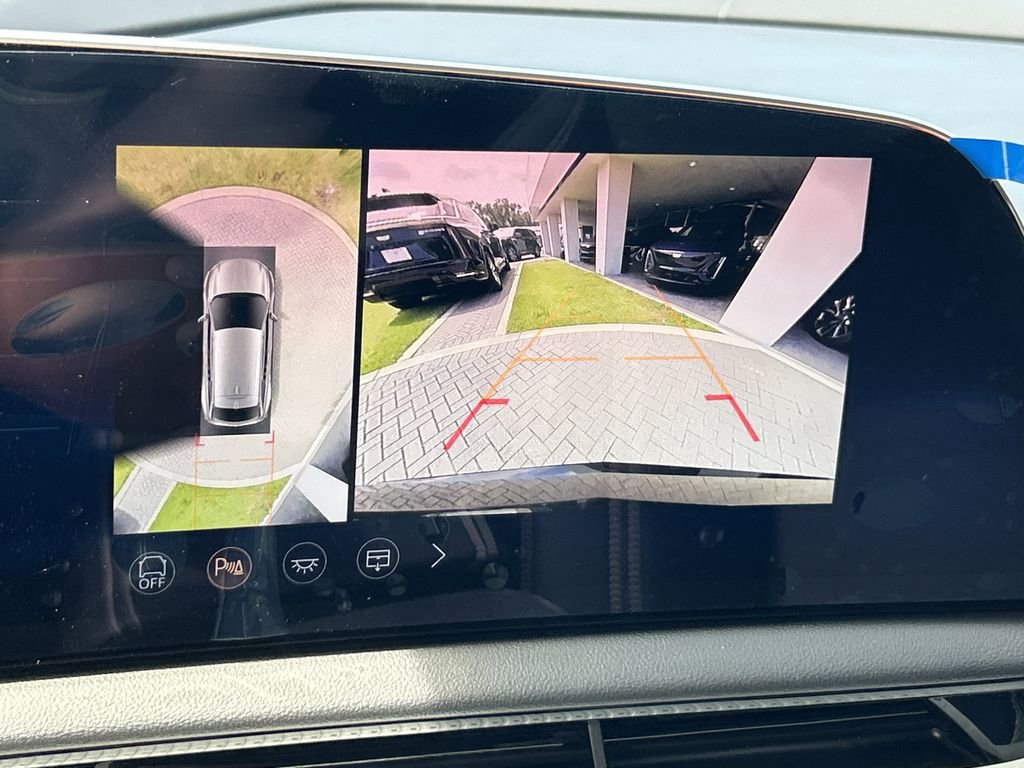 2025 Cadillac Optiq Luxury photo 21