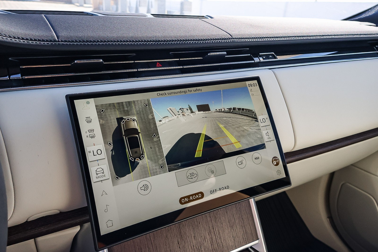2025 Land Rover Range Rover SE photo 21