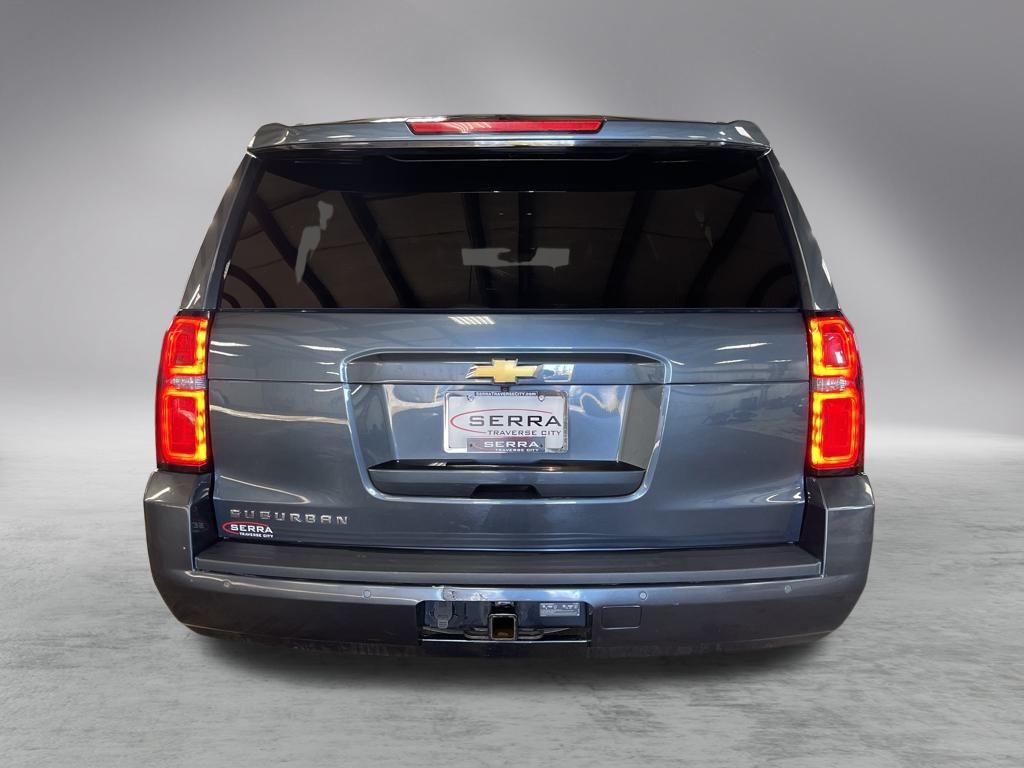 2020 Chevrolet Suburban LT photo 3