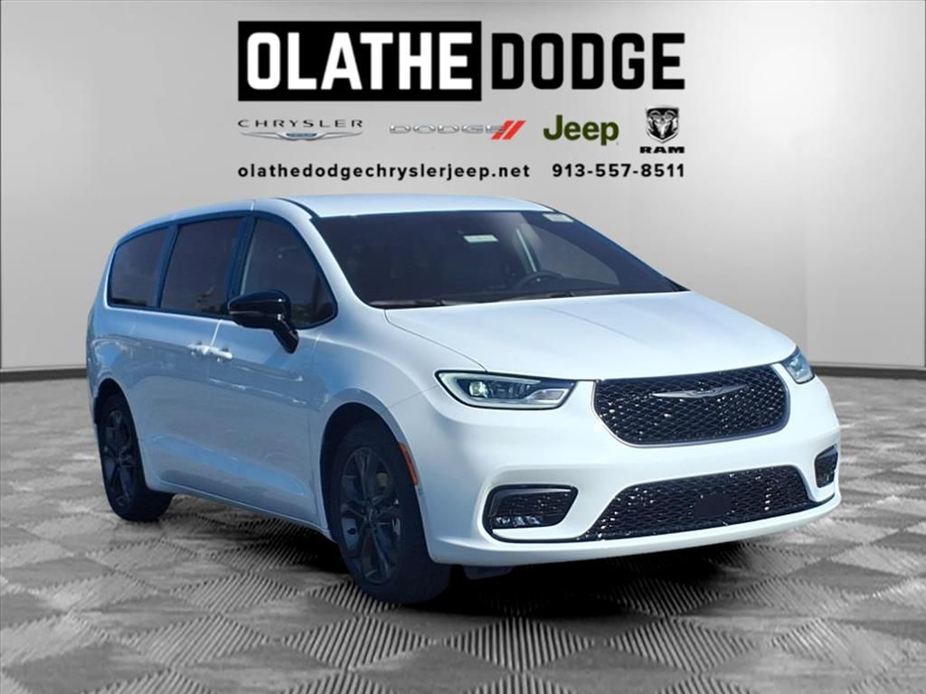 2026 Chrysler Pacifica photo 26